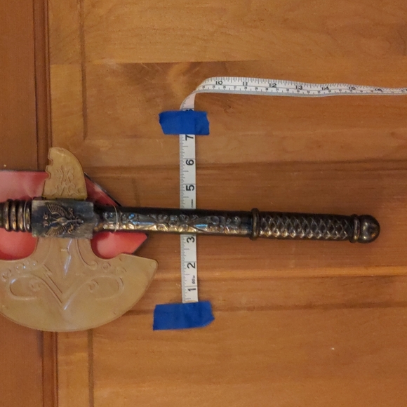 NWT! Plastic Battle Axe Antique Gold - Picture 5 of 5